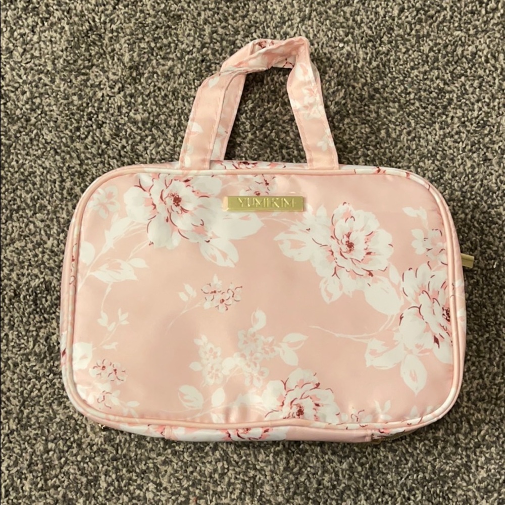Yumikim toiletry bag